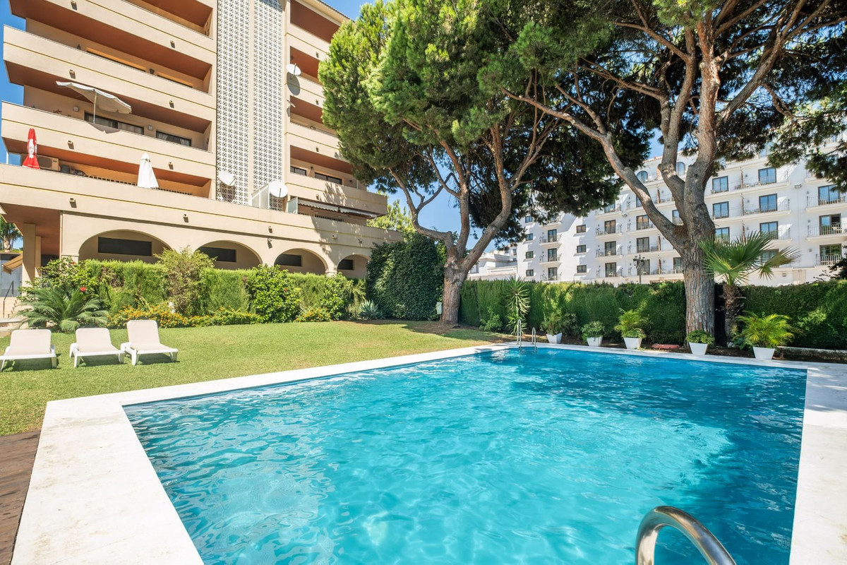 Апартамент средний этаж для продажи в Nueva Andalucía, Costa del Sol