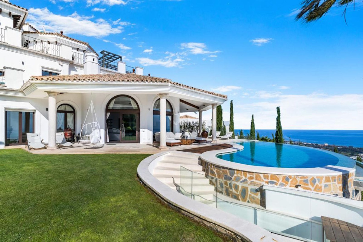 Detached Villa for sale in Marbella R4344094
