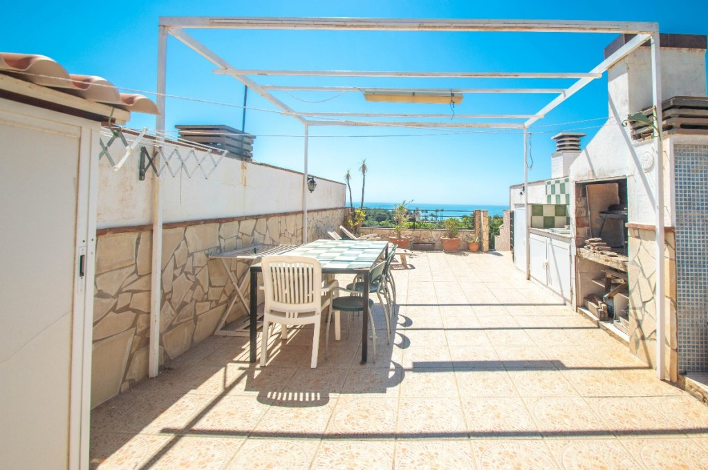 Nice duplex penthouse with roof terrace and beautiful sea views located in front of the famous Batte, Spain
