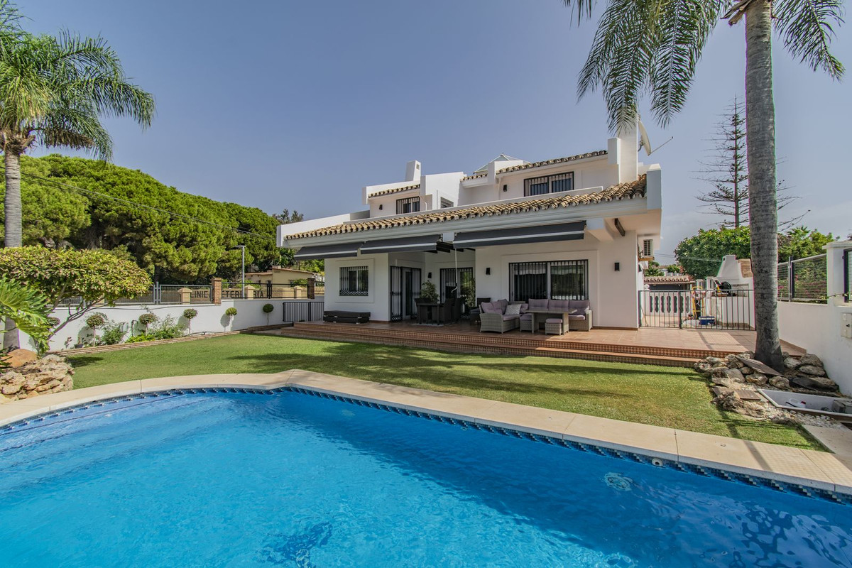 FANTASTIC VILLA NEXT TO THE CENTER OF MARBELLA
Property with an excellent location, next to the cent, Spain