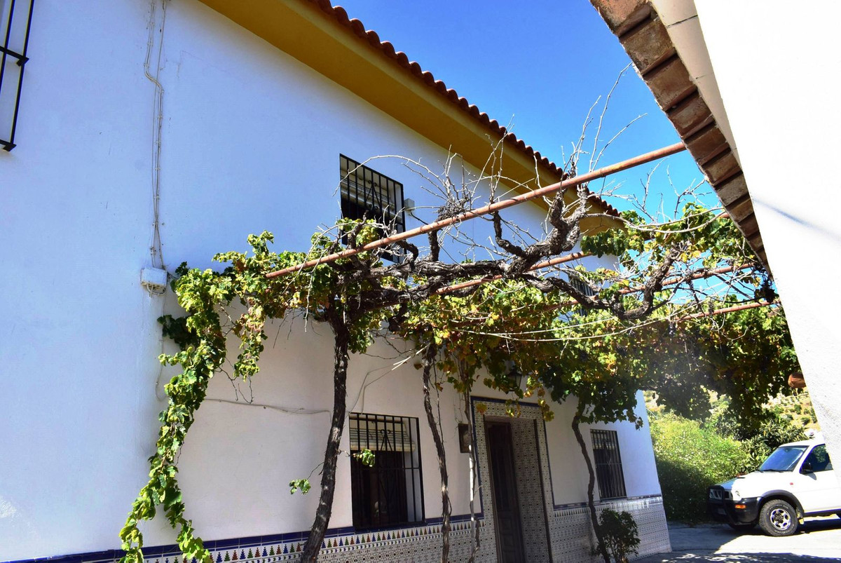 This lovely semi-detached countryside house is located on the road between the villages of Benamargosa and Riogordo in a little quiet little hamlet...