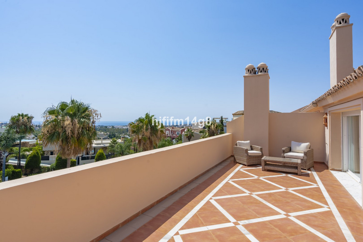 3 bed Penthouse for sale in Nueva Andalucía