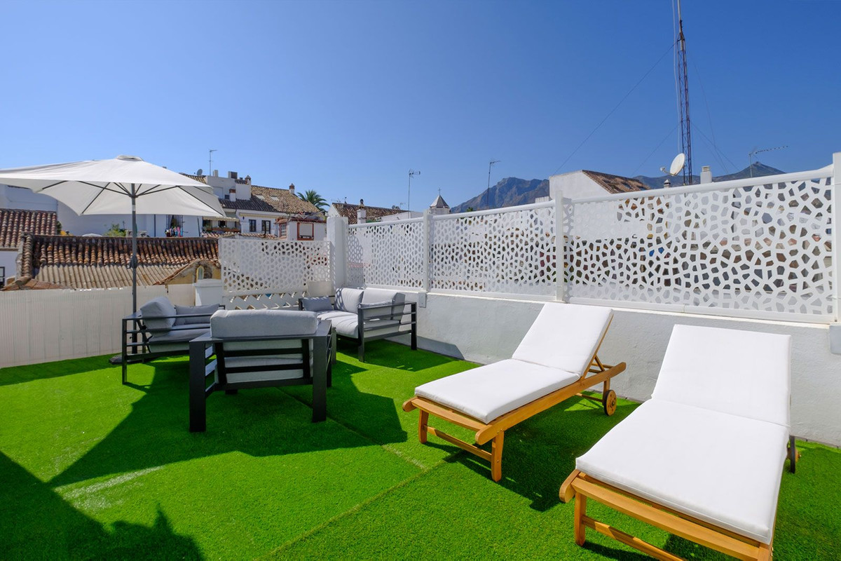 6 bedroom Commercial Property For Sale in Marbella, Málaga