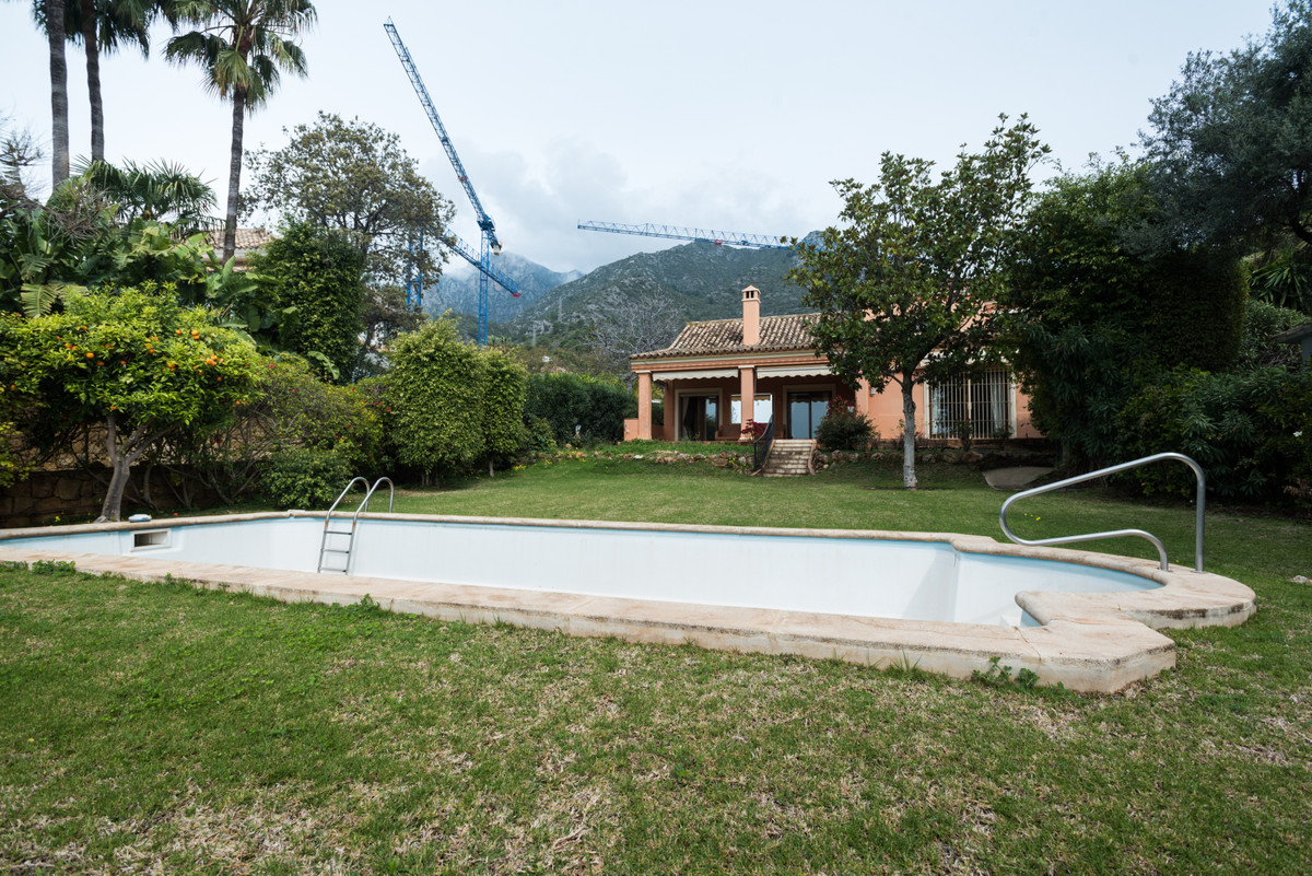 Villa Detached in Sierra Blanca, Costa del Sol
