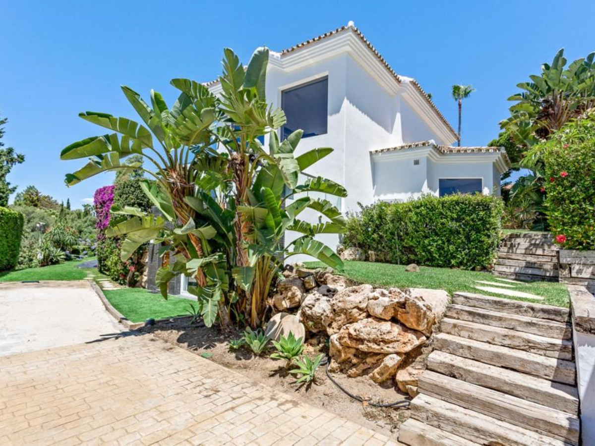 Villa Detached in Las Chapas, Costa del Sol

