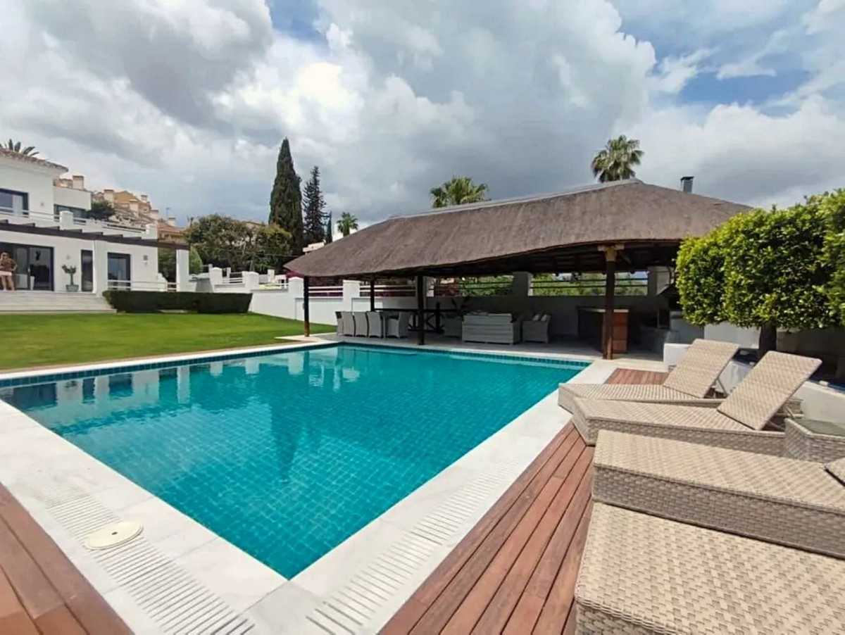 Vrijstaande Villa te koop in Nueva Andalucía R4190062