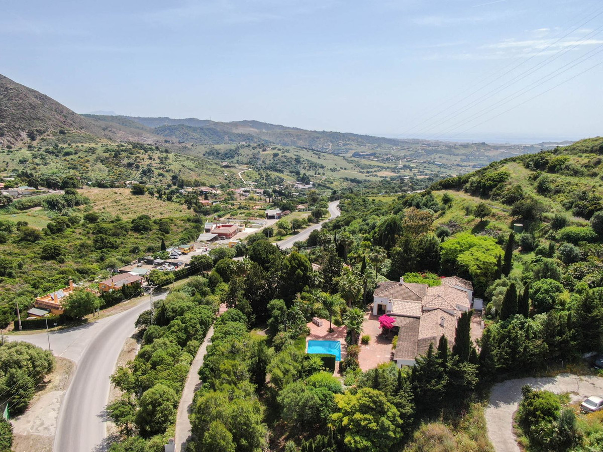 Unbeatable country property property located in front of the Sierra Bermeja Natural Park, Estepona A, Spain