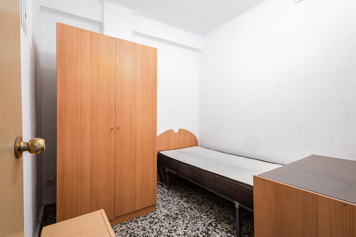 Apartamento con 6 Dormitorios en Venta Málaga
