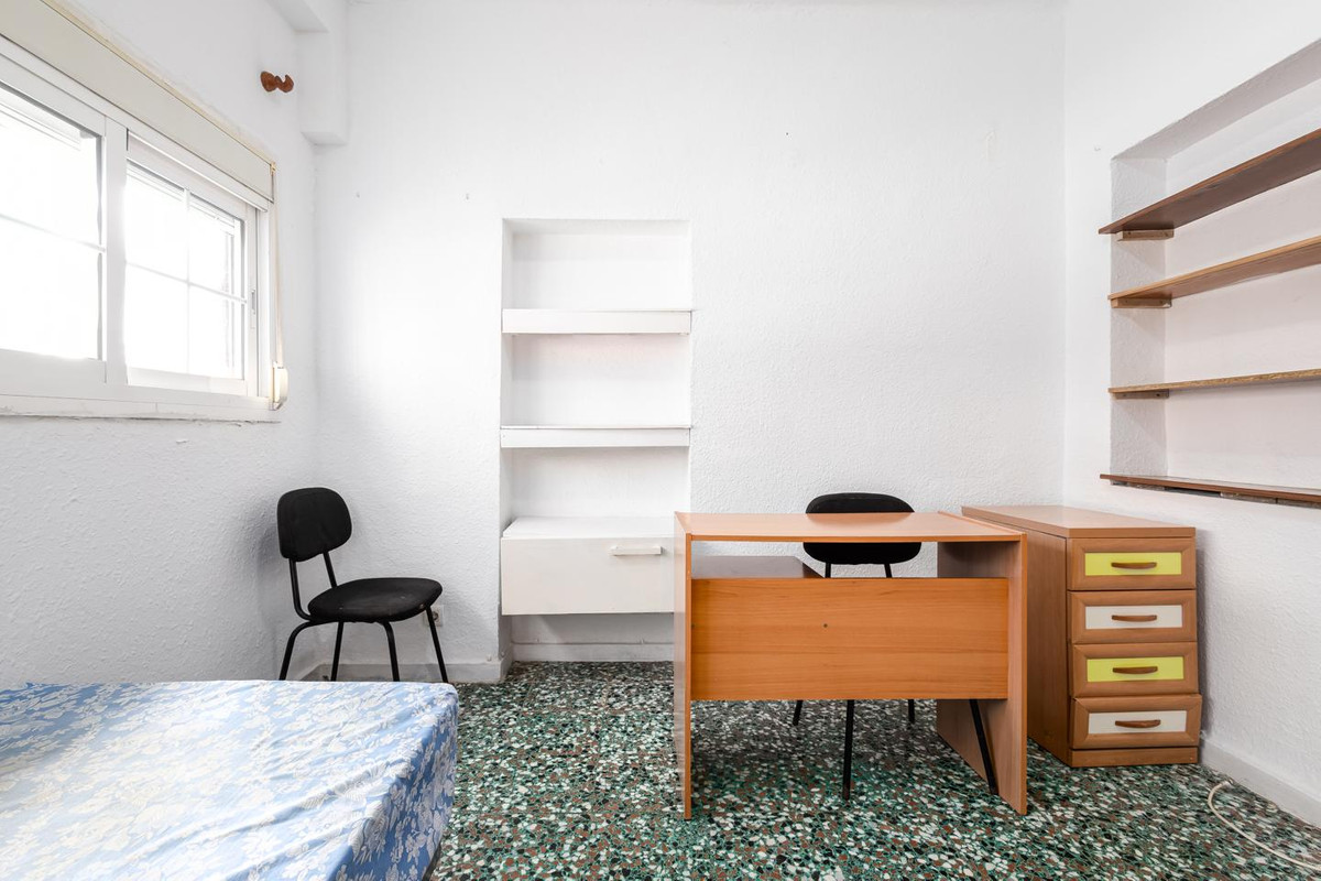 Apartamento con 6 Dormitorios en Venta Málaga