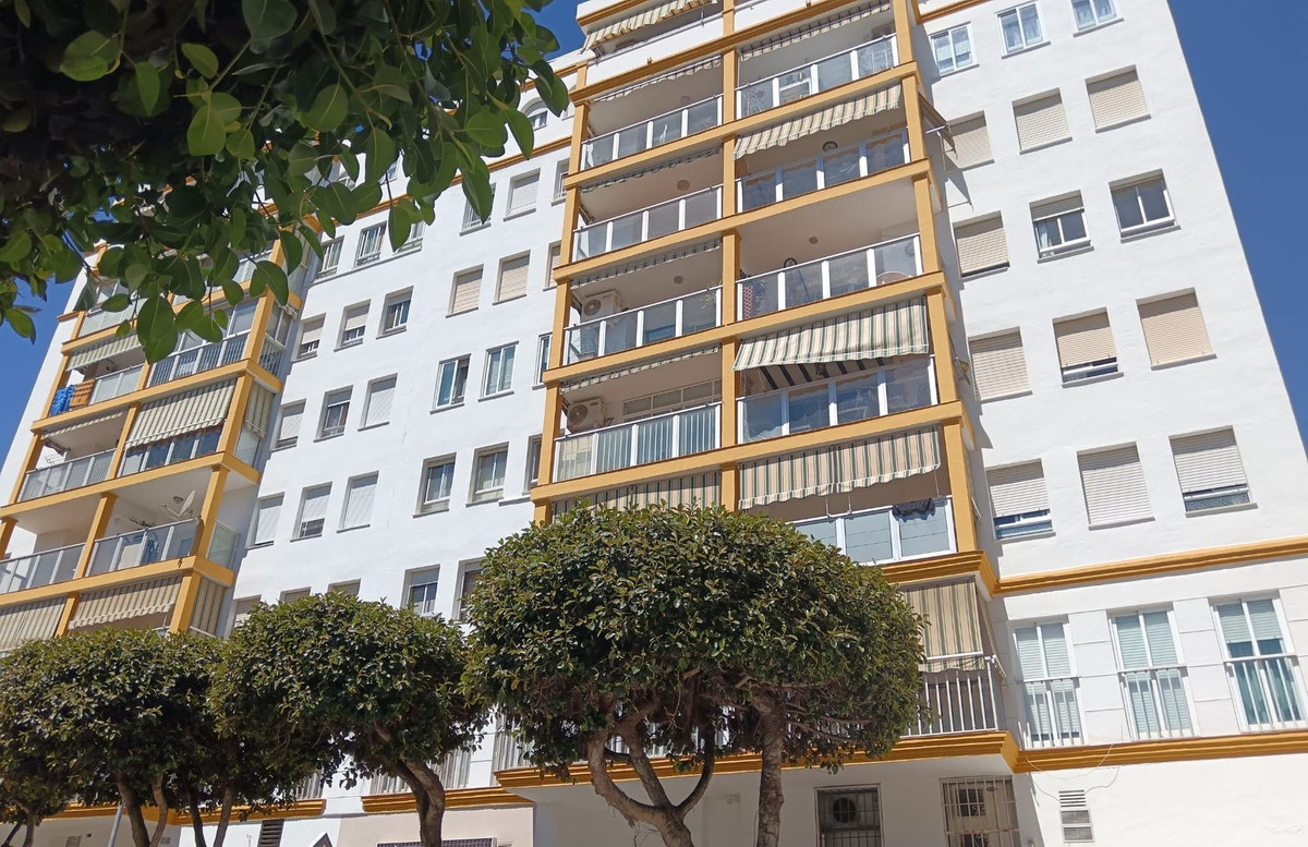 Апартамент средний этаж для продажи в Fuengirola R4715308