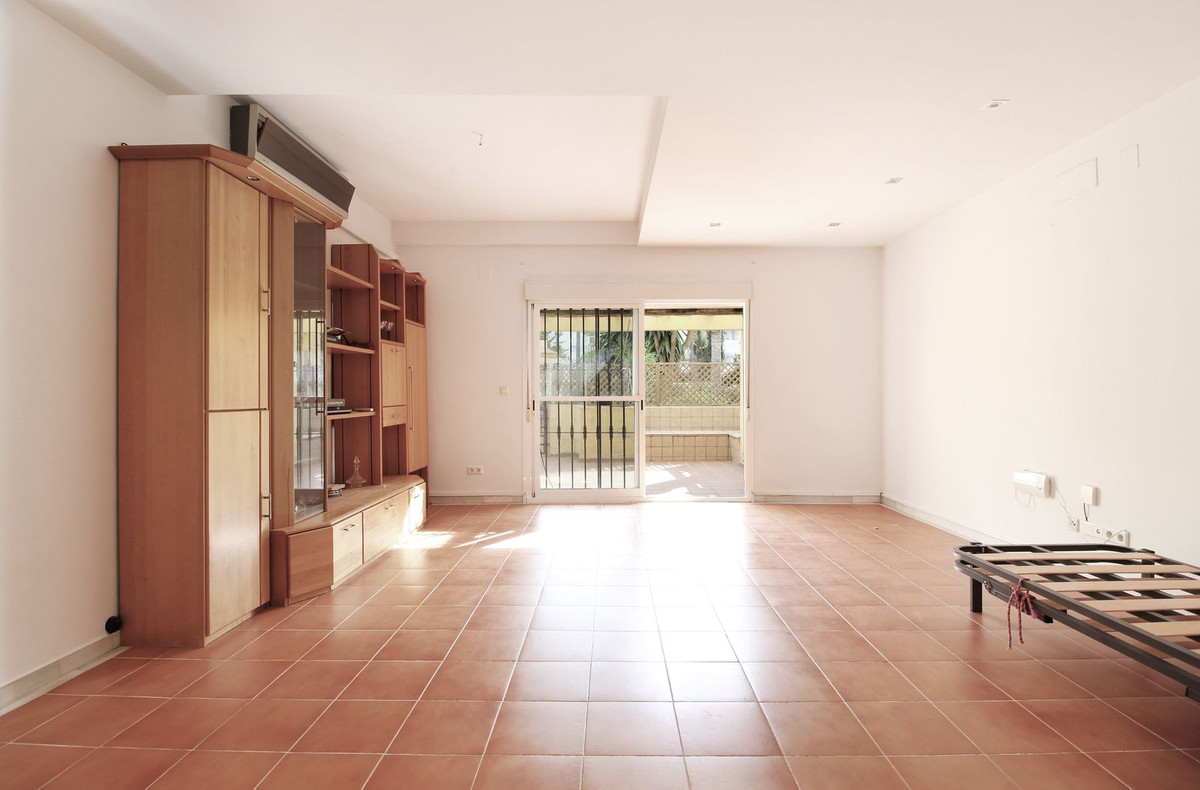 Townhouse Terraced in New Golden Mile, Costa del Sol
