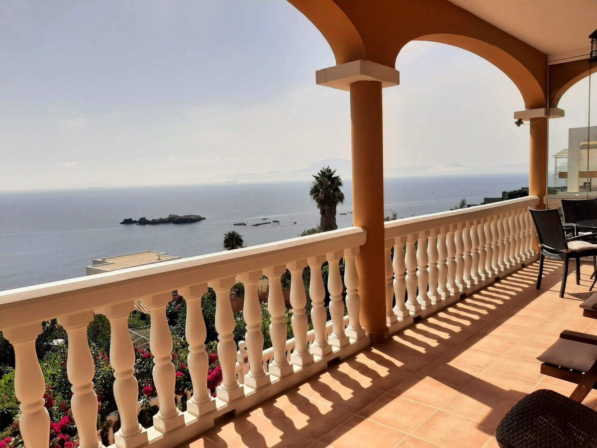 Detached Villa, Algeciras, Costa del Sol.
4 Bedrooms, 3 Bathrooms, Built 283 m², Terrace 50 m², Gard, Spain