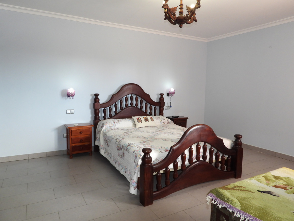 4 Dormitorio Independiente Villa En Venta Casares Playa