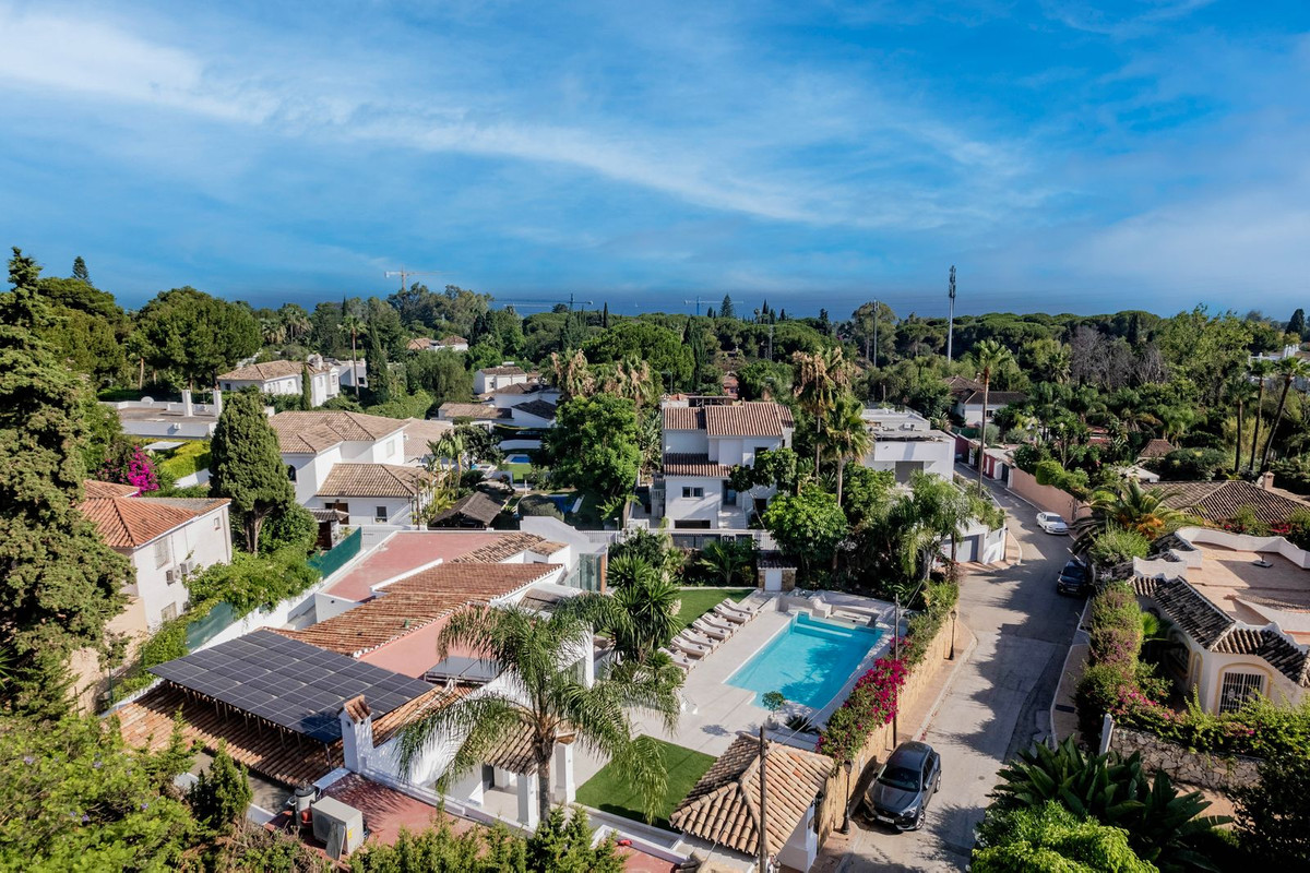 Villa Detached for sale in Nagüeles, Costa del Sol