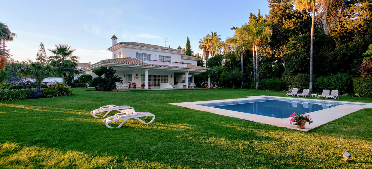 Vrijstaande Villa te koop in Guadalmina Baja R4606528