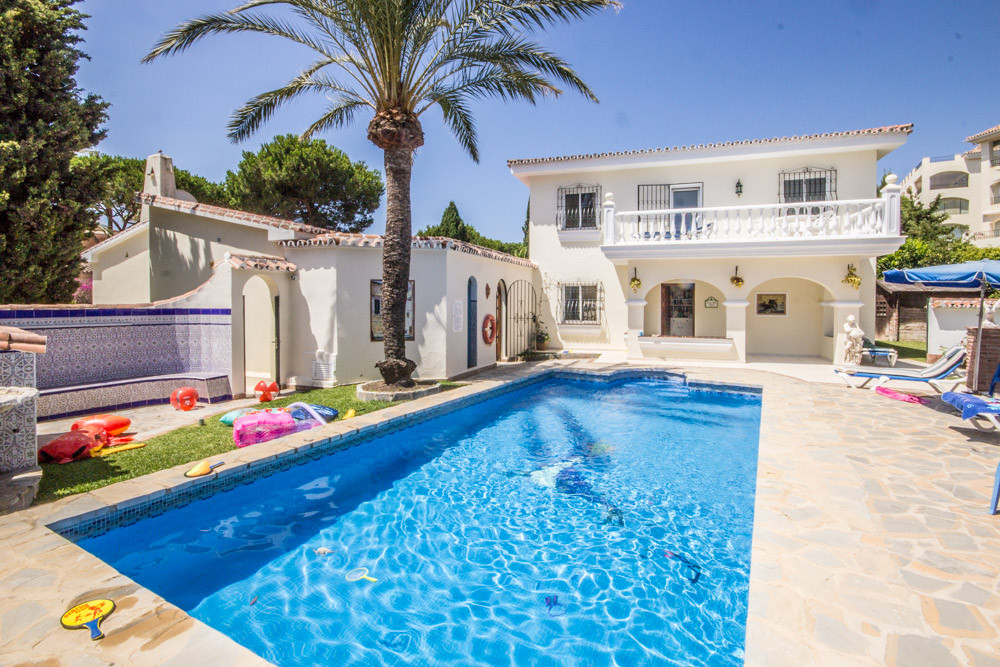 3 bed, 4 bath Villa - Detached - for sale in Elviria, Málaga, for 895,000 EUR