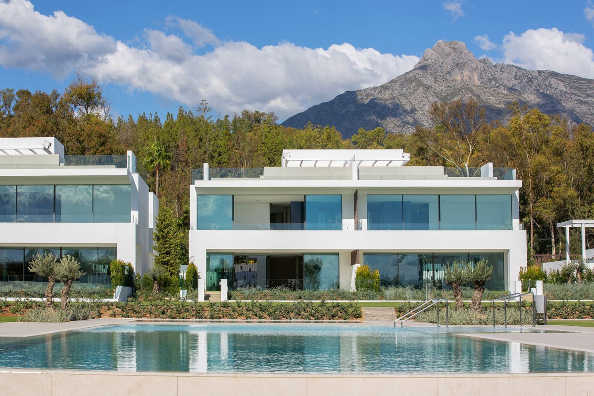 Villa in The Golden Mile, Costa del Sol, Málaga on Costa del Sol For Sale