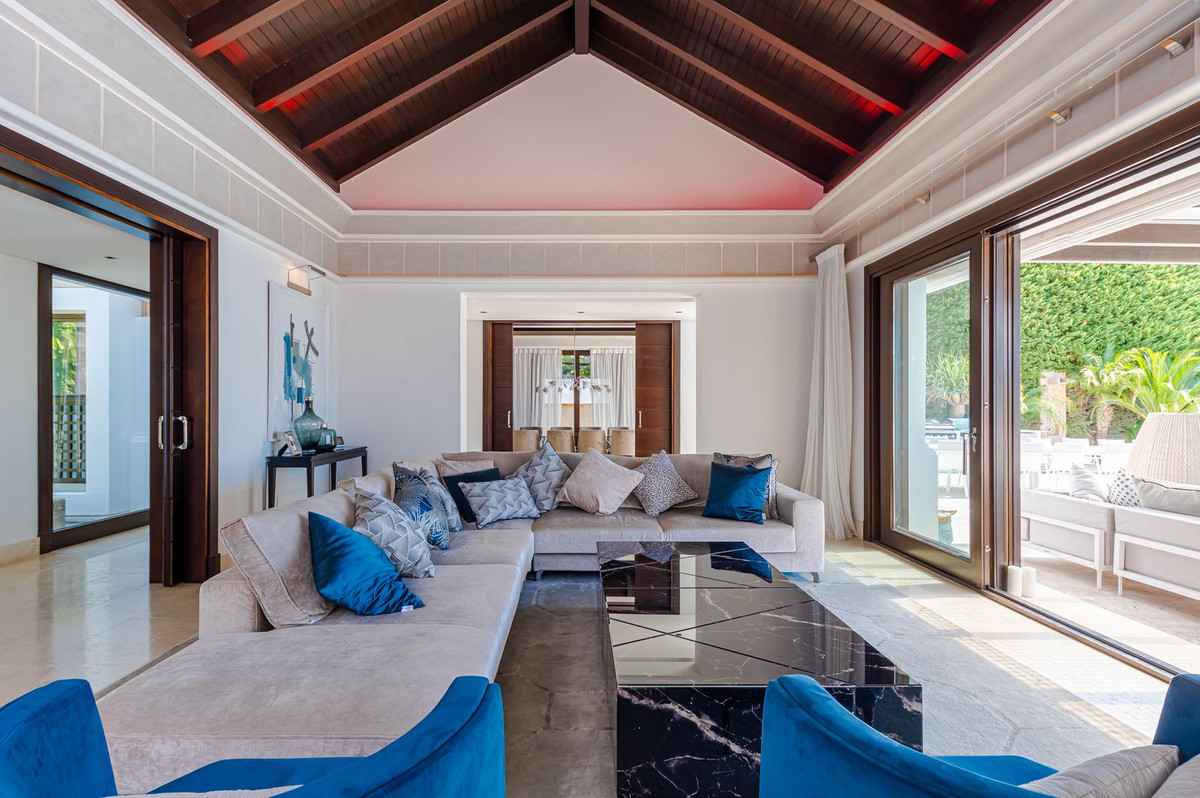 Villa con 5 Dormitorios en Venta Los Flamingos