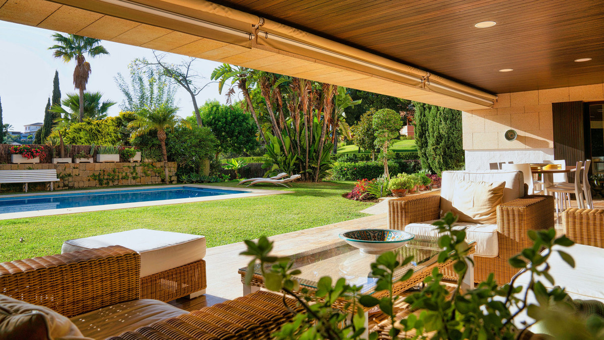 Villa te koop in Nueva Andalucía R4265725