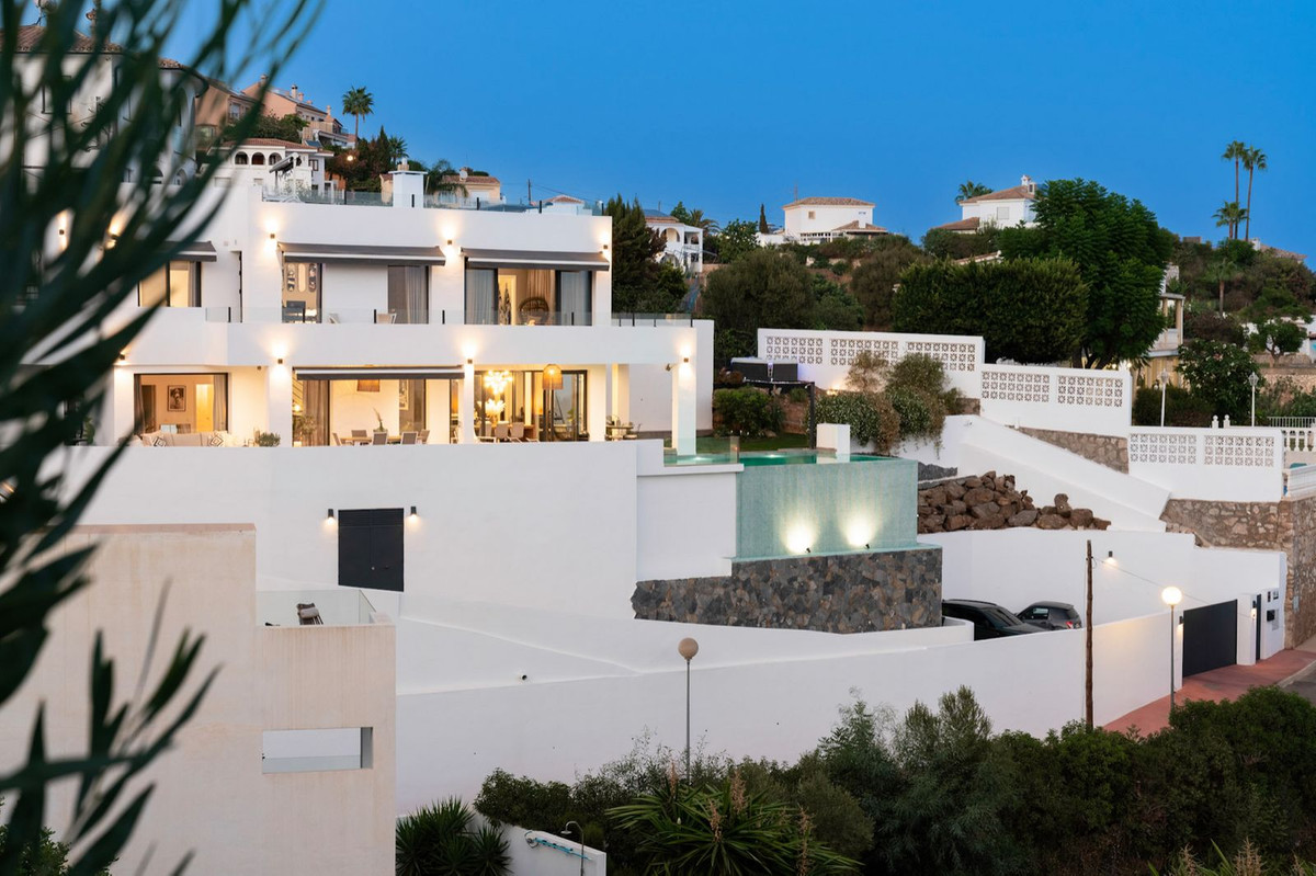 4 Bedroom Detached Villa For Sale Fuengirola, Costa del Sol - HP4153342