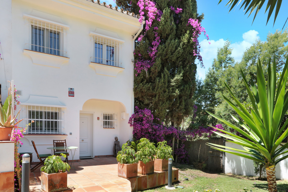 2 bedroom Townhouse For Sale in Costa del Sol, Málaga - thumb 1