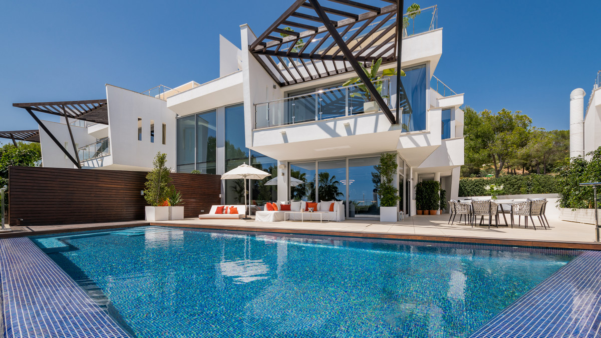 This sea views modern house for sale in the hills of the prestigious urbanization ‘Sierra Blanca&apo, Spain