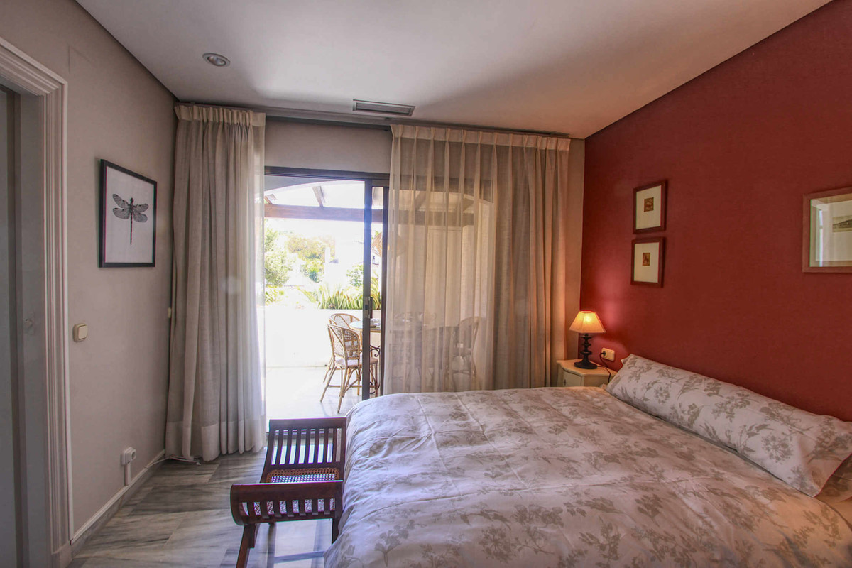 Apartment Middle Floor in Elviria, Costa del Sol
