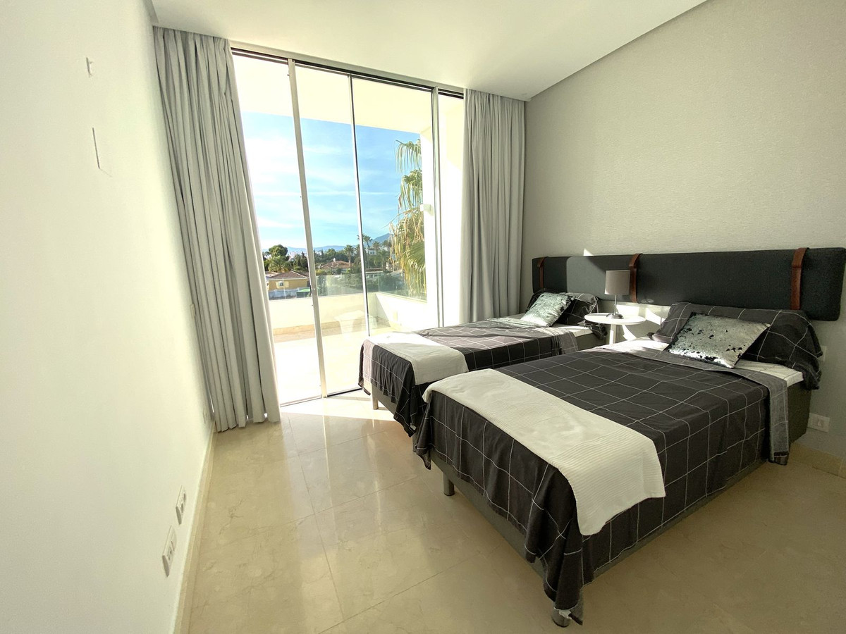 Villa con 4 Dormitorios en Venta Río Real