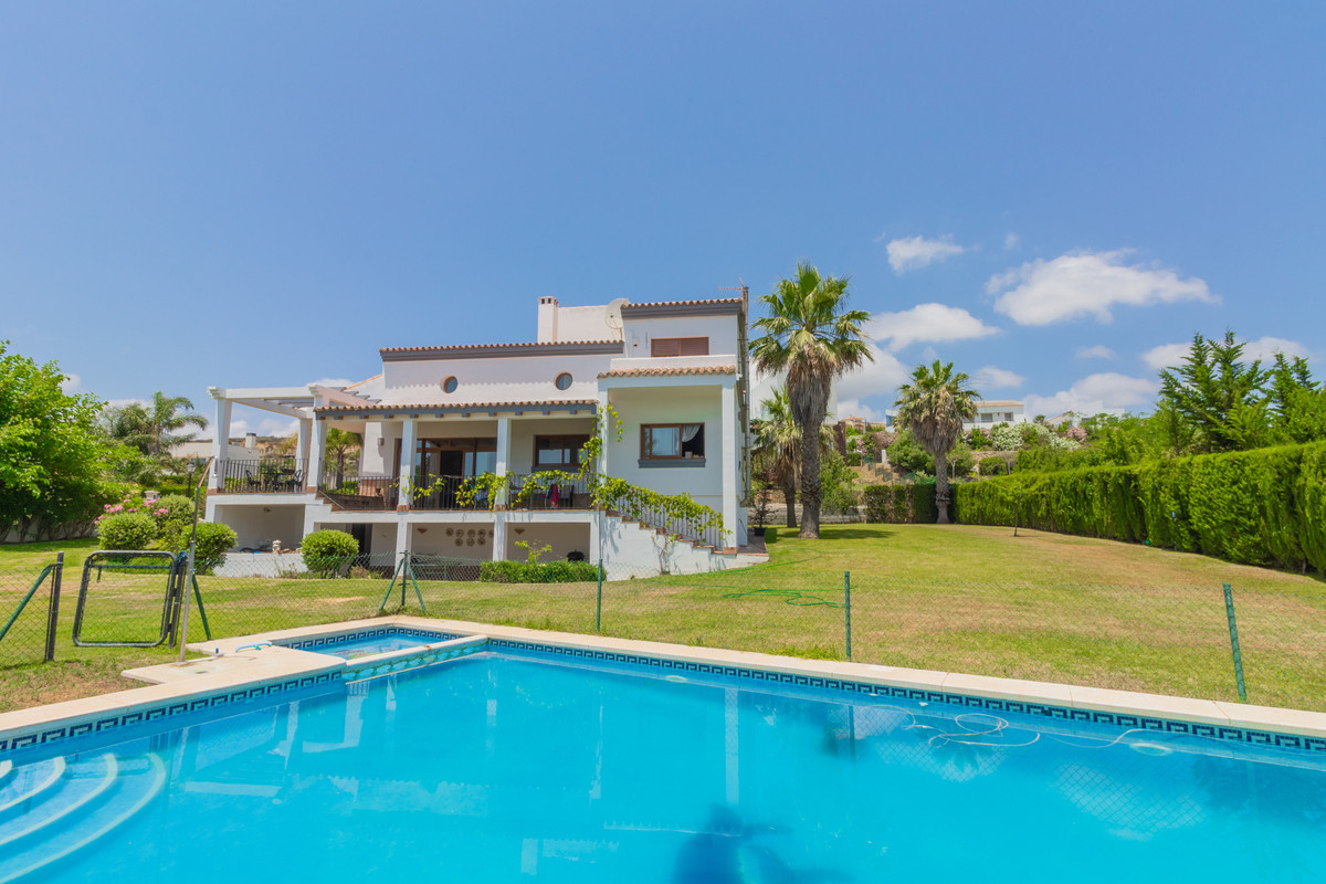 Vrijstaande Villa te koop in La Alcaidesa R4704442
