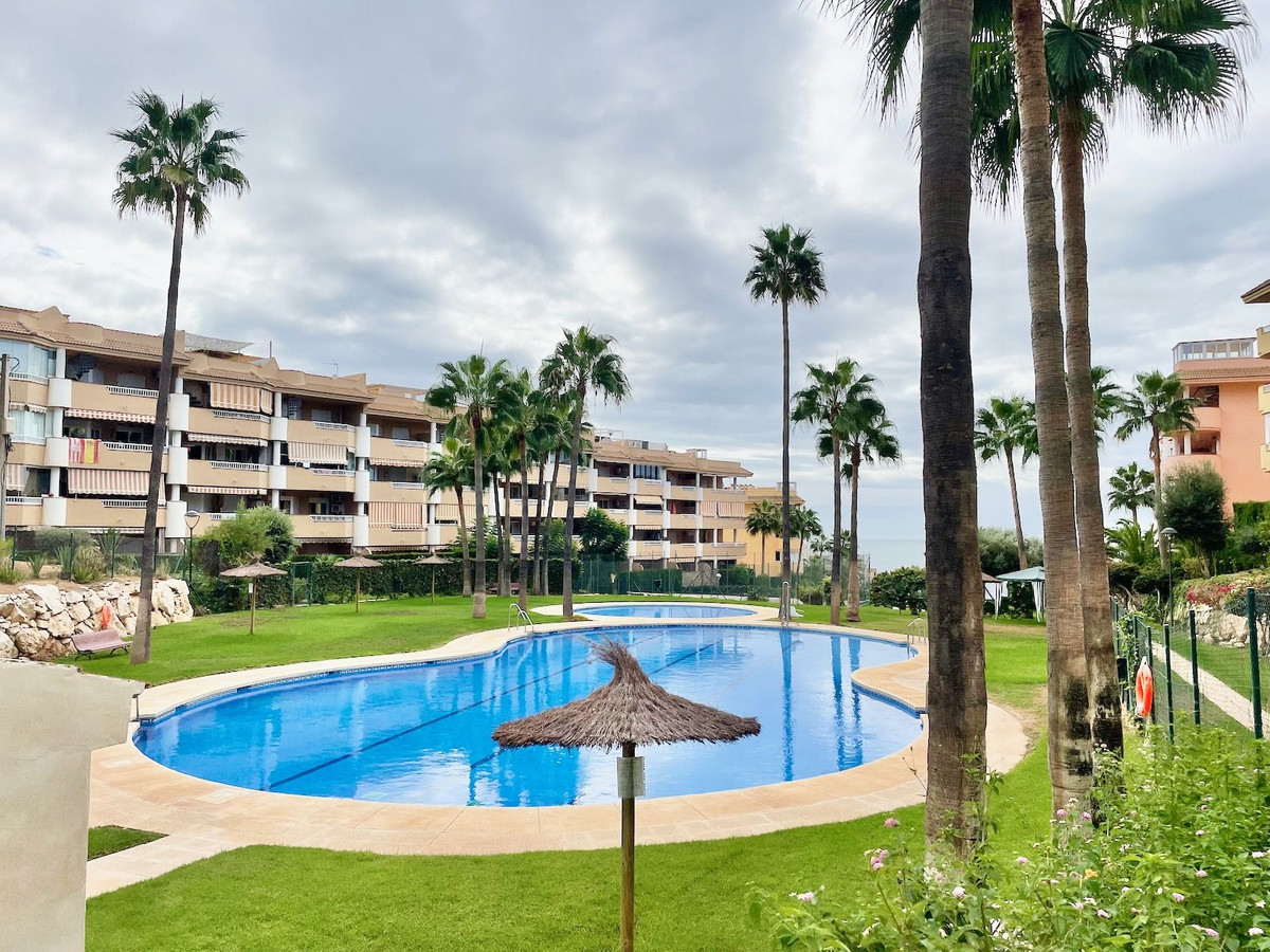 FANTASTIC APARTMENT WITH SIDE VIEWS TO THE SEA 600 METERS FROM THE BEACH

    This incredible proper, Spain