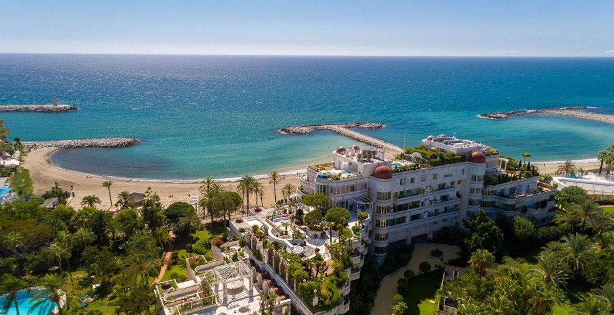 Luxury property located in the most exclusive and secure urbanization of Puerto Banus on the seafron, Spain