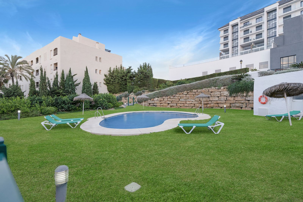 Gorgeous 2-bedroom ground floor apartment with large terrace and private garden in golf front reside, Spain