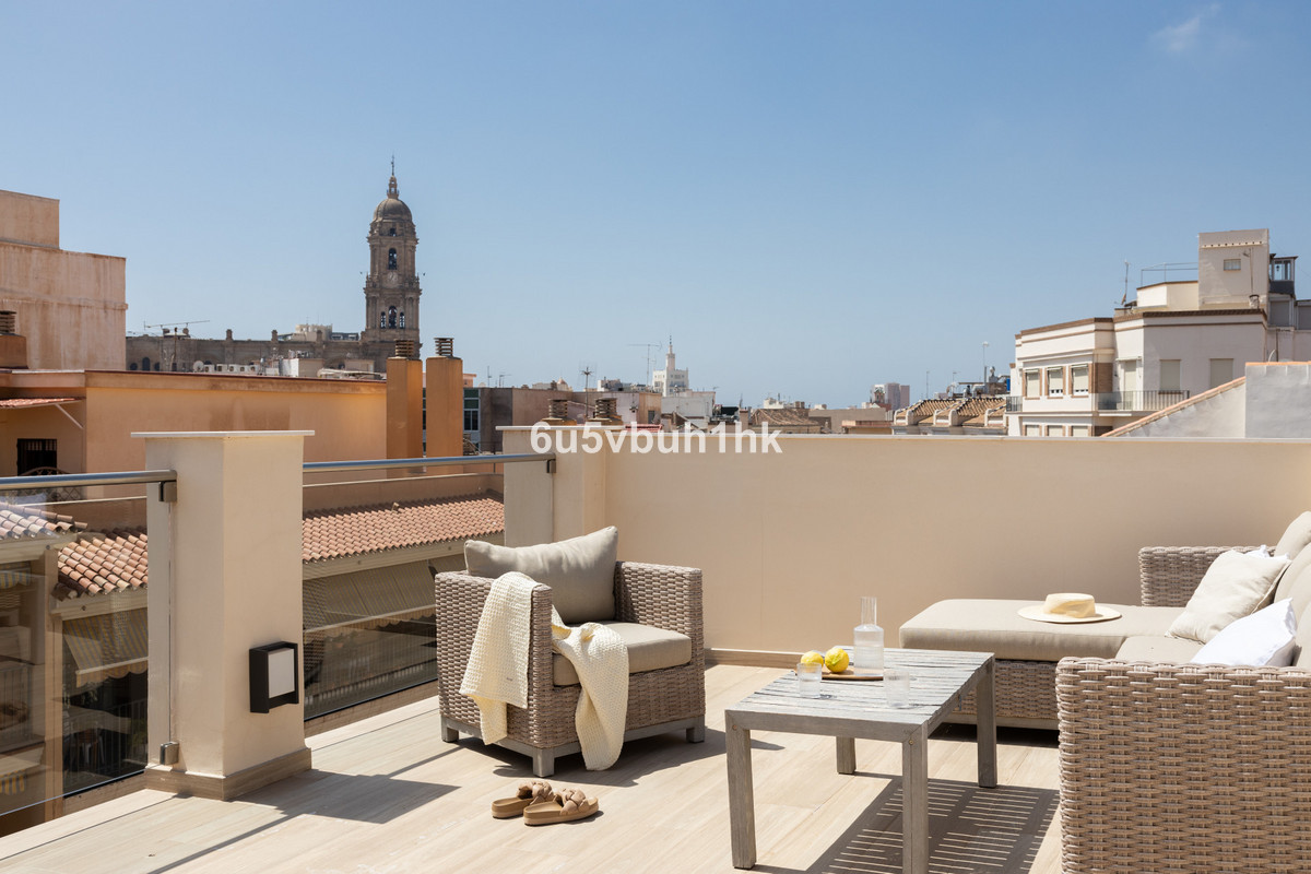 Located in the Historical center and few steps away from Plaza Uncibay, Plaza de la Constitucion and, Spain