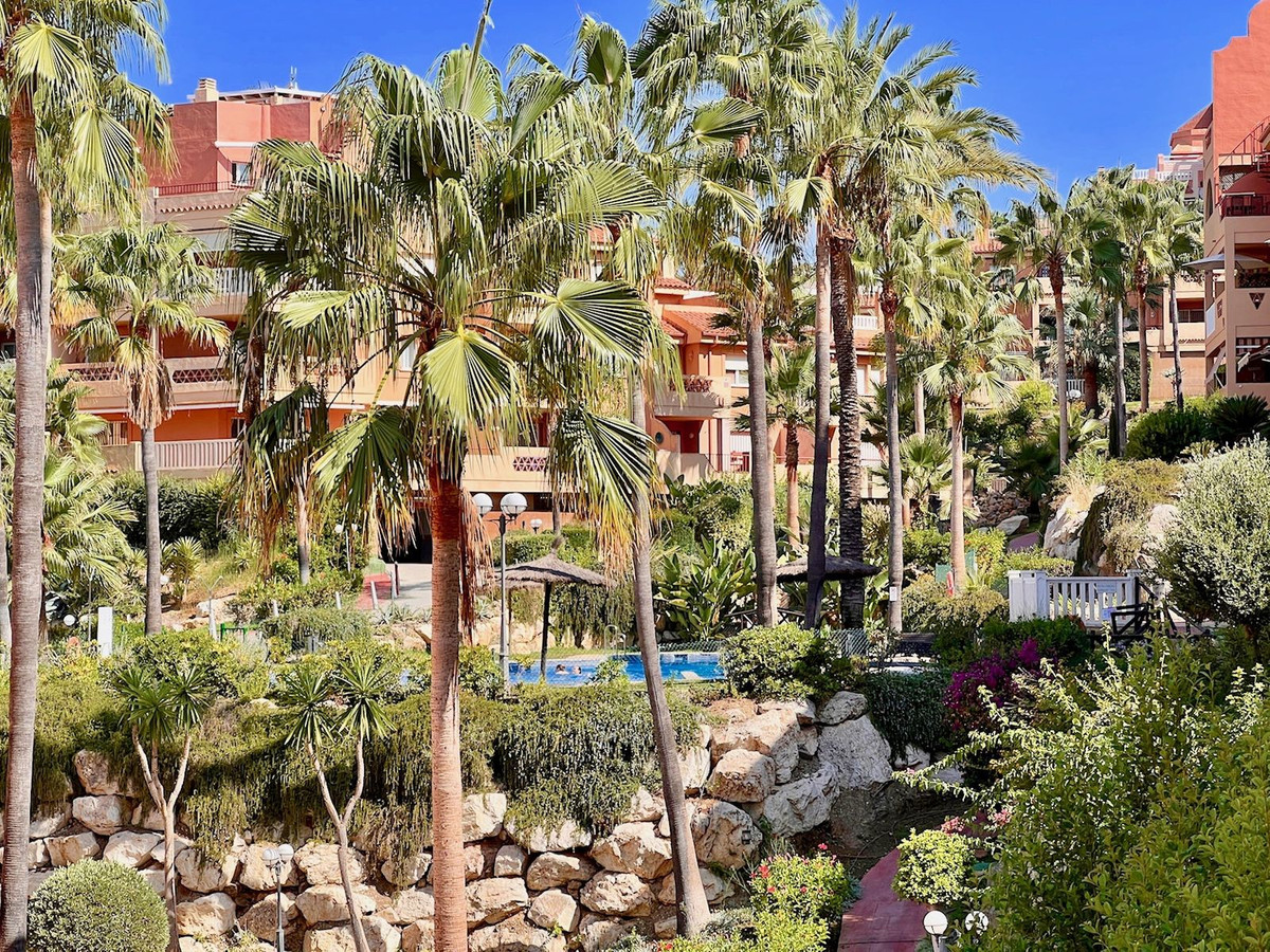 2 Bedroom Middle Floor Apartment For Sale Reserva de Marbella, Costa del Sol - HP4404103