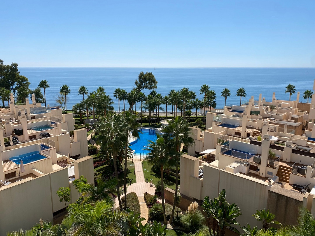 Middle Floor Apartment for sale in Estepona R4336444