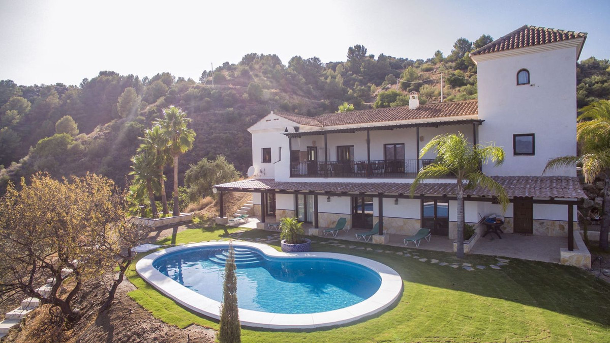 Driving through the beautiful Andalusian landscape we can already see this IMPRESSING VILLA villa fr, Spain