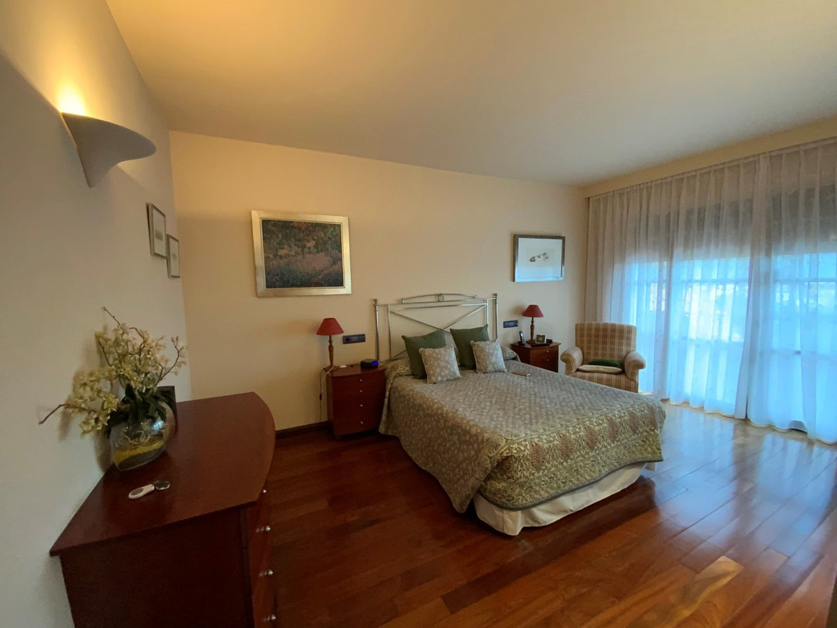 4 bedroom Villa For Sale in Marbella, Málaga - thumb 10