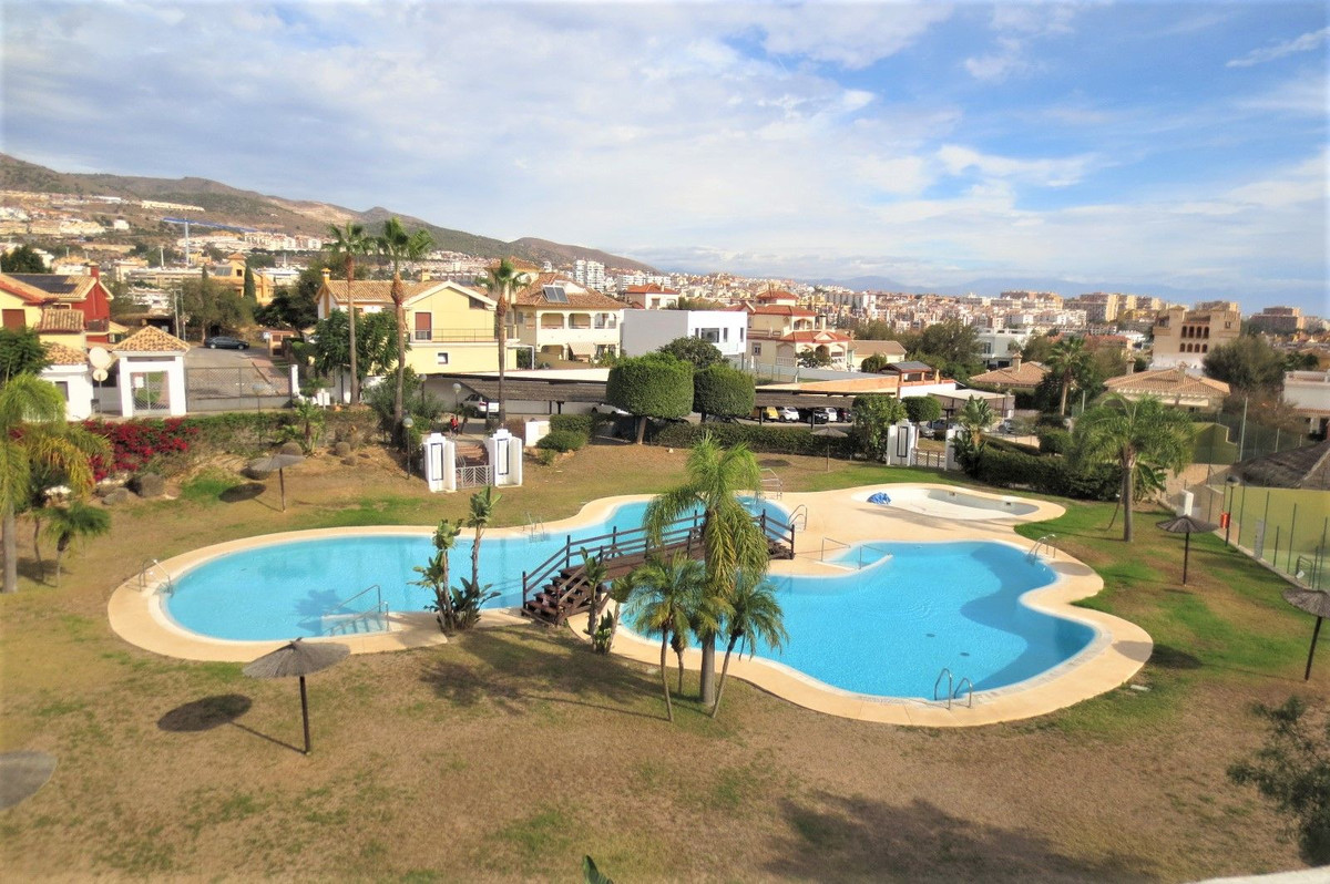 Beautiful penthouse in Vista Hermosa in Benalmadena.
It consists of 3 bedrooms, two on the main floo, Spain