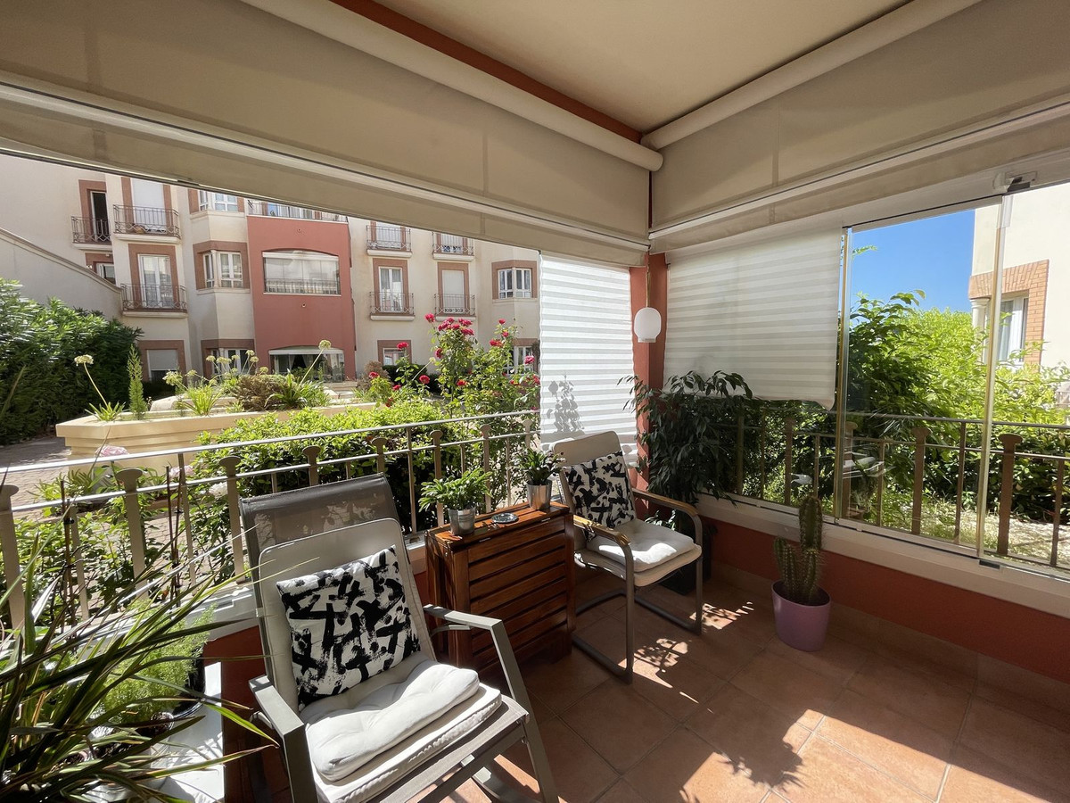 Beautiful 2-bedroom apartment with beautiful common areas with large gardens and a large swimming po, Spain