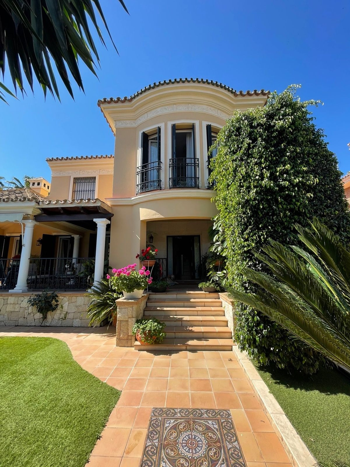 5 bedroom Villa For Sale in Alhaurín de la Torre, Málaga - thumb 4