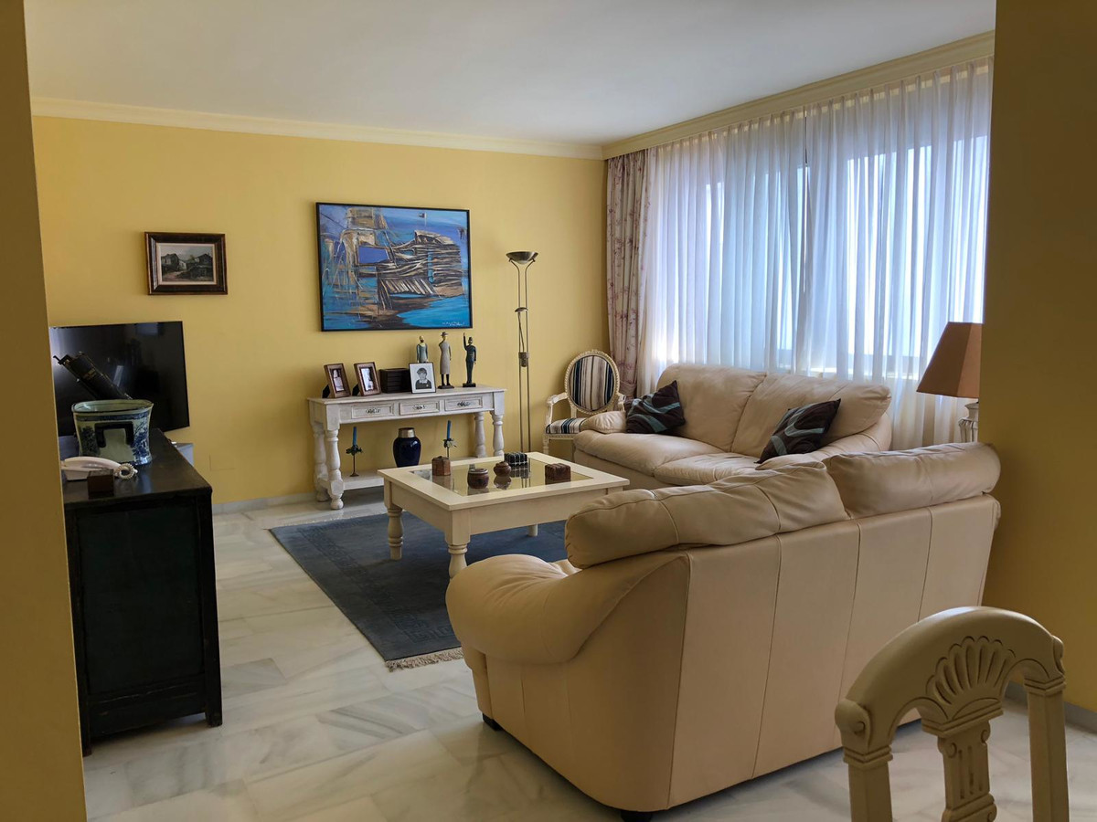 2 bedroom Apartment For Sale in Puerto Banús, Málaga