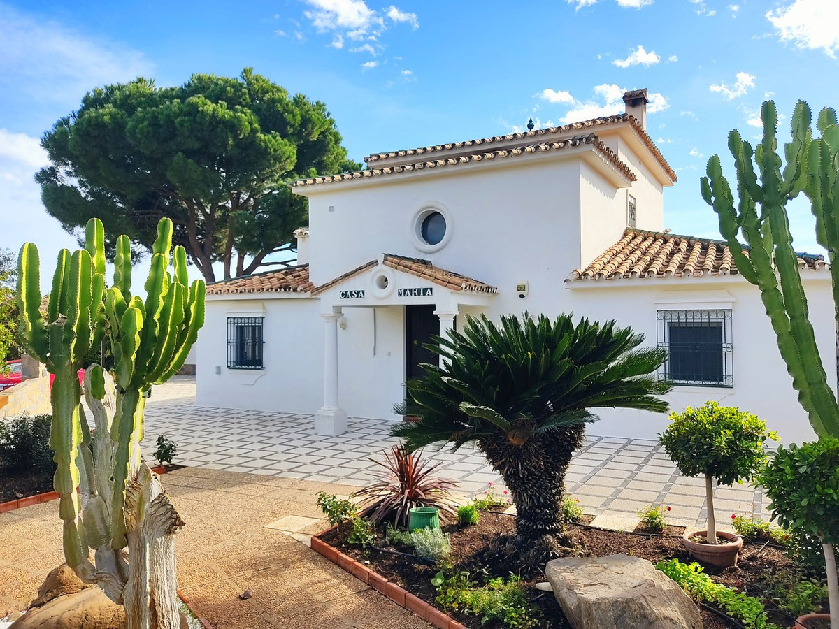 						Villa  Finca
													en venta 
																			 en La Cala de Mijas
					