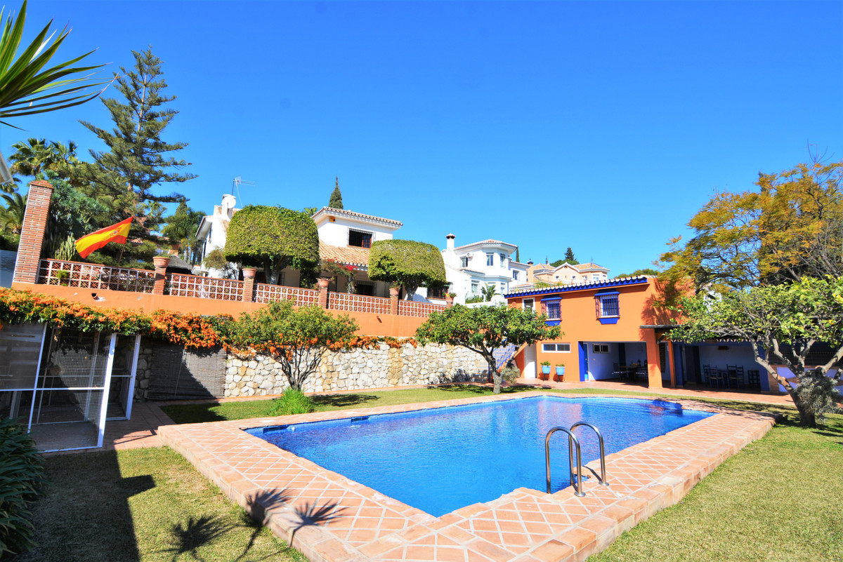 						Villa  Detached
													for sale 
																			 in El Coto
					