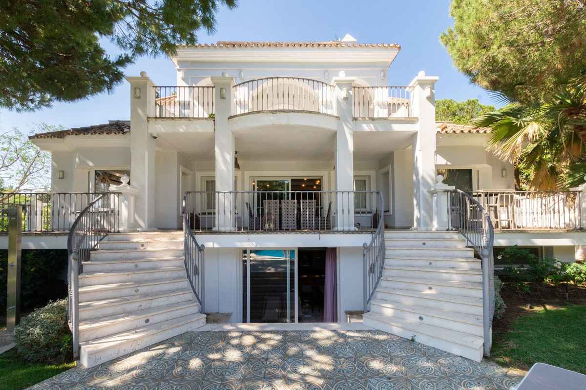 						Villa  Detached
													for sale 
															and for rent
																			 in Hacienda Las Chapas
					