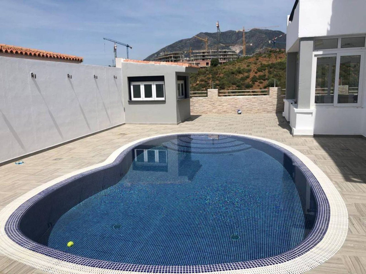 3 bedroom Villa For Sale in Fuengirola, Málaga - thumb 5