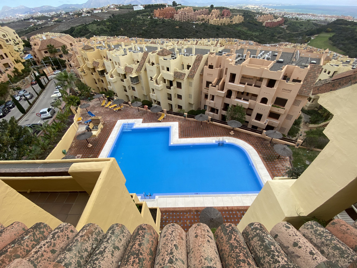 Beautiful bright 2 bedroom penthouse for sale in Duquesa Village.