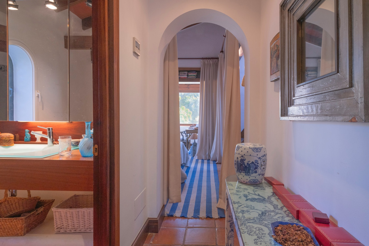 Villa con 5 Dormitorios en Venta Guadalmina Baja