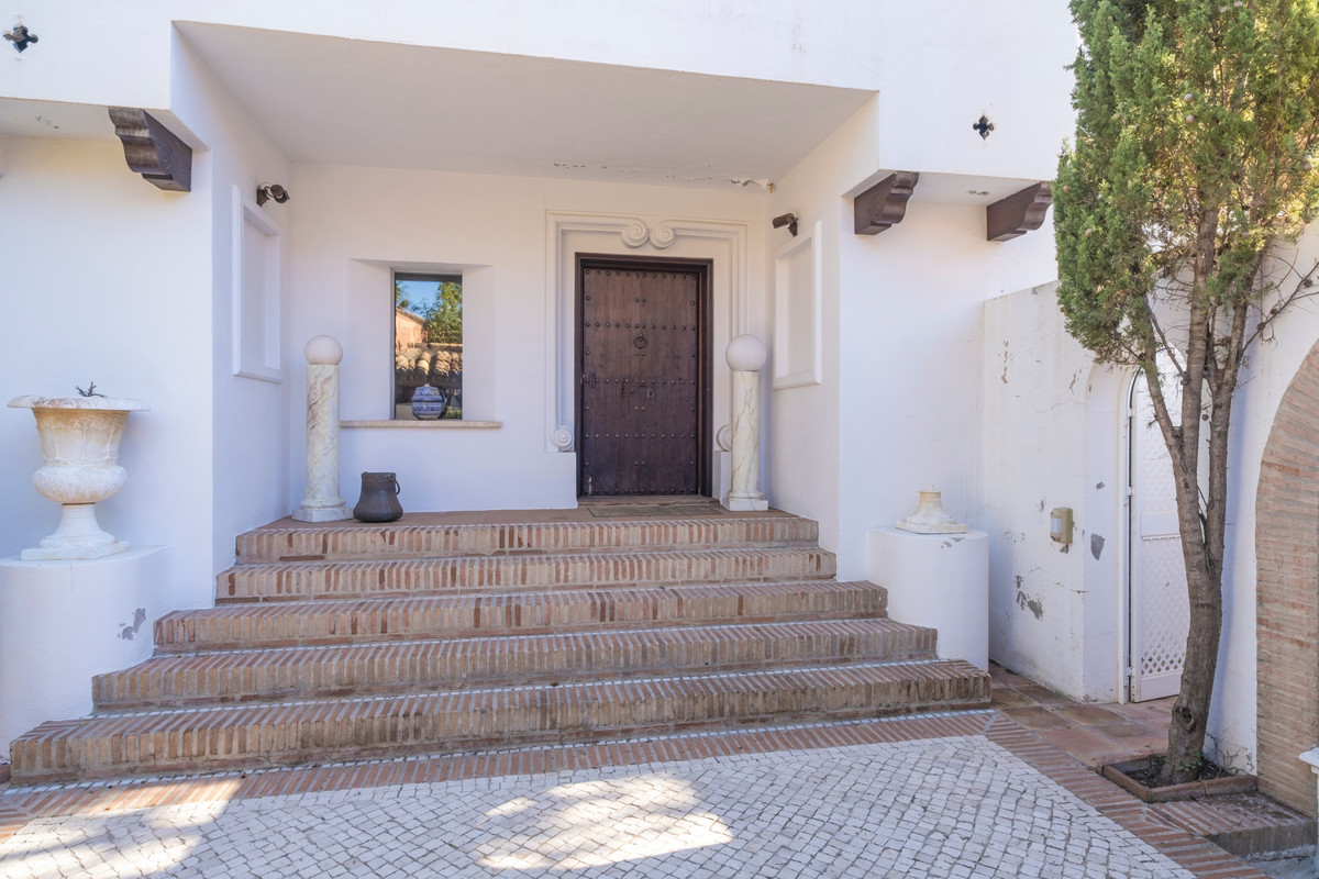 5 Bedroom Villa For Sale, Guadalmina Baja