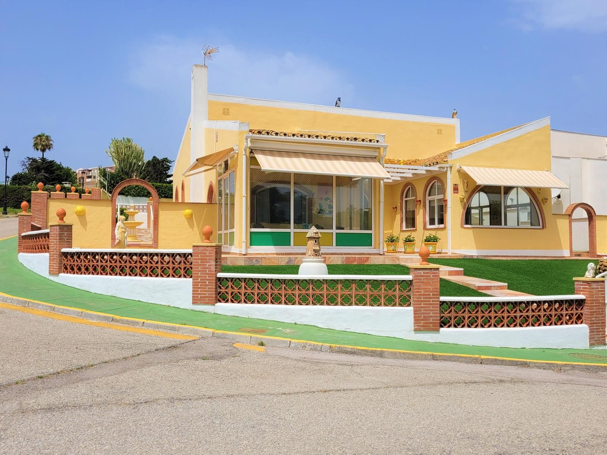 Villa for sale in Sabinillas, Manilva
