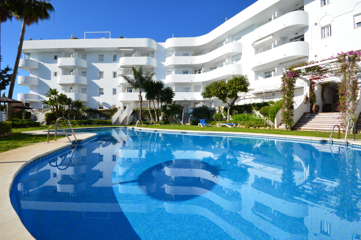 Fantastic three bedroom, ground floor duplex apartment in the well-known and gated community Marbell, Spain